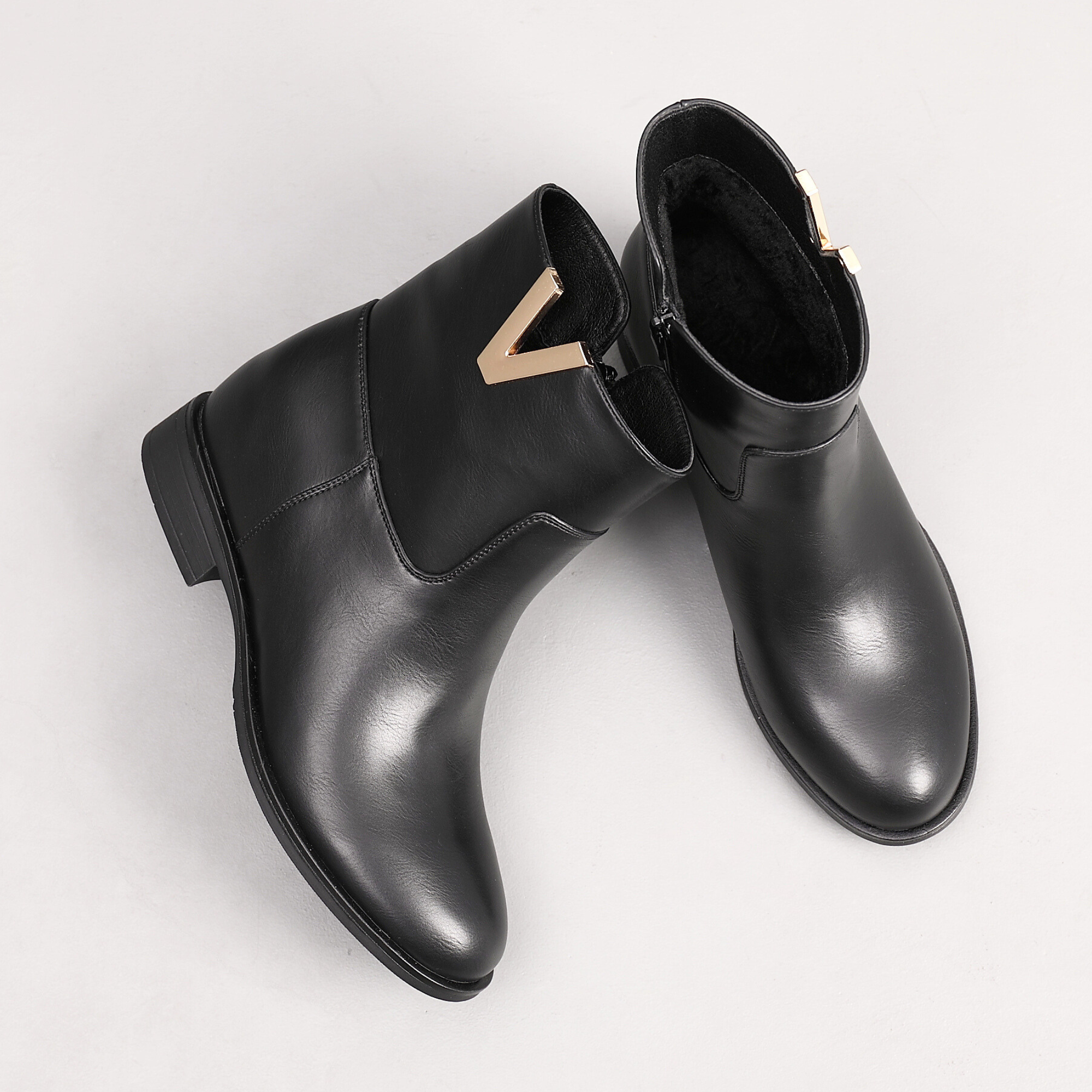 VIA ROMA 15 LEATHER ANKLE BOOTS WITH GOLDEN INITIAL Woman Black